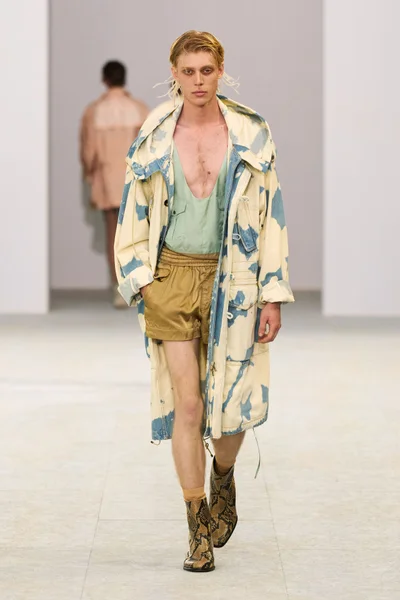 Look 27